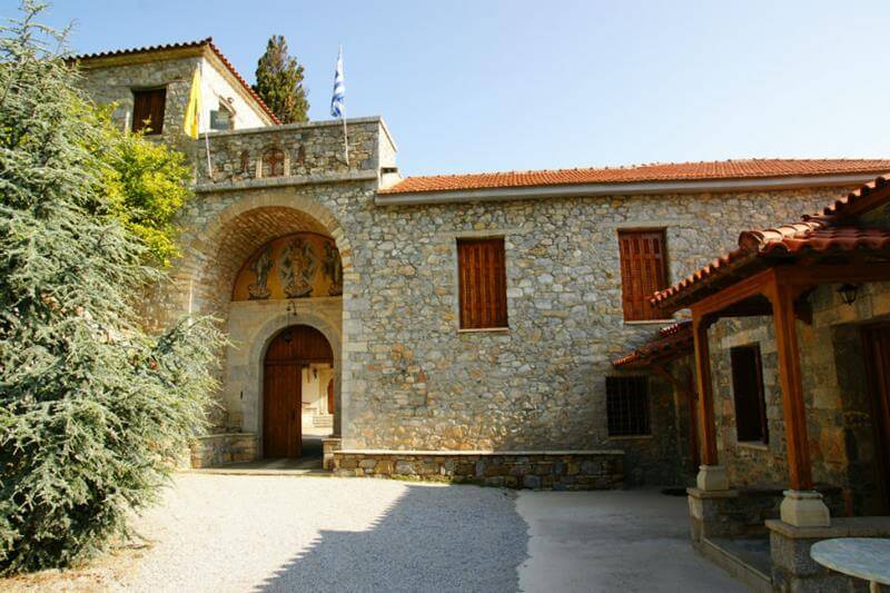 Η Μονή του Σωτήρος στην Κύμη