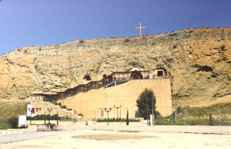 Στο σπήλαιο της Παναγίας Χρυσοσπηλιώτισσας