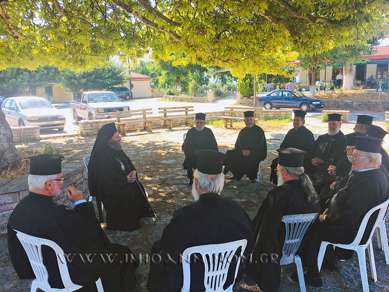 Κοντά στους Κληρικούς ο Μητρ. Ιωαννίνων