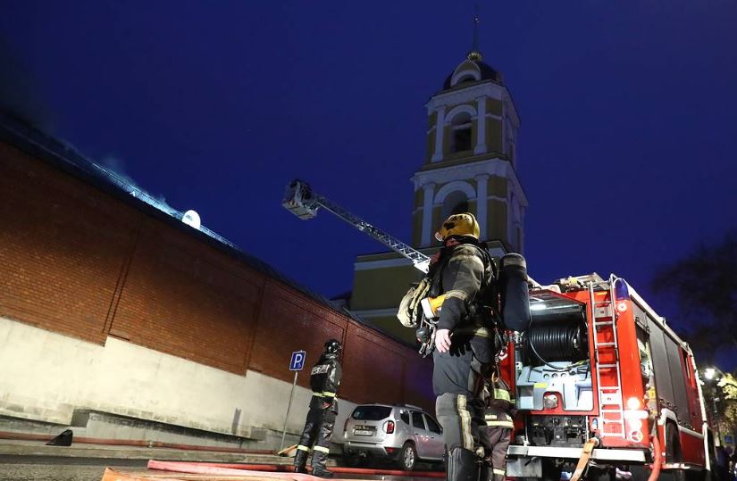 Άμεση η κατάσβεση πυρκαγιάς σε Μοναστήρι στη Μόσχα