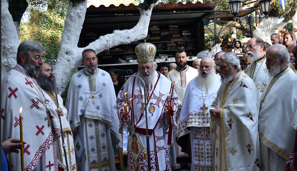 Νέοι περπατούν δεκάδες χιλιόμετρα για τον Αγ. Φανούριο