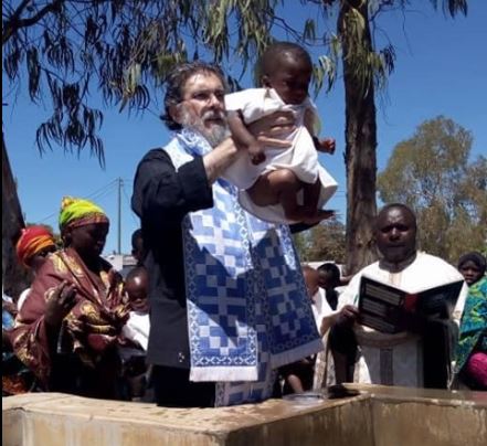 Βαπτίσεις στην Αρούσα της κεντρικής Τανζανίας
