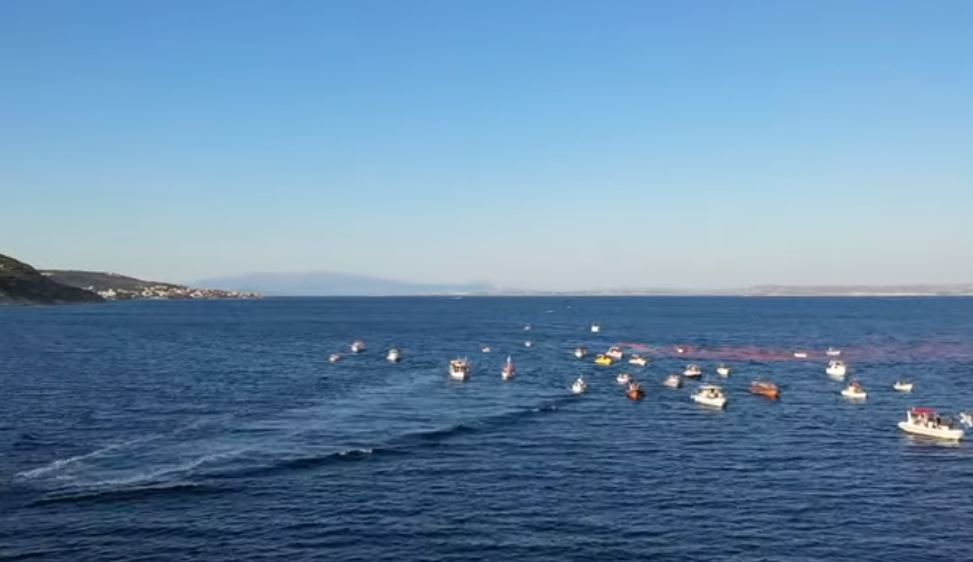 Ο Άγιος “ήρθε” και φέτος από τη θάλασσα (βίντεο)