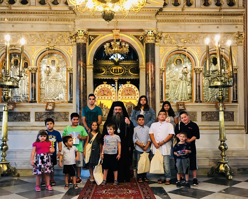 Ο Μητρ. Χίου με τα παιδιά των Κληρικών του