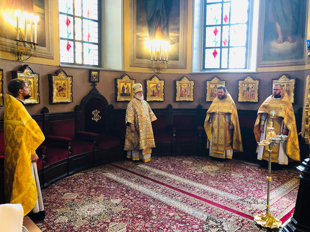 В Неделю 13-ю по Пятидесятнице Патриарший Экзарх всея Беларуси совершил Литургию в Свято-Троицком соборе Русской Духовной Миссии в Иерусалиме