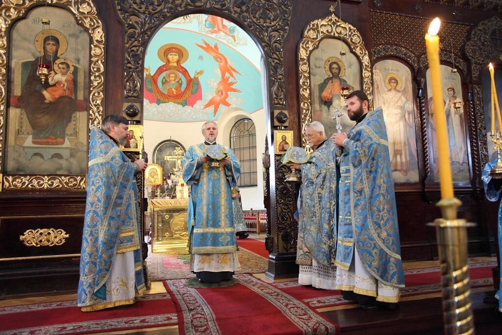 Преосвященнейший Епископ Александр совершил Божественную литургию в кафедральном соборе Даугавпилса