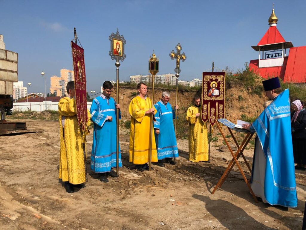 ЗАВЕРШЕНО УСТРОЙСТВО СВАЙНОГО ПОЛЯ ПОД ФУНДАМЕНТ ХРАМА МУЧЕНИКОВ АНАТОЛИЯ И ПРОТОЛЕОНА В ПАРКЕ АРТЕМА БОРОВИКА