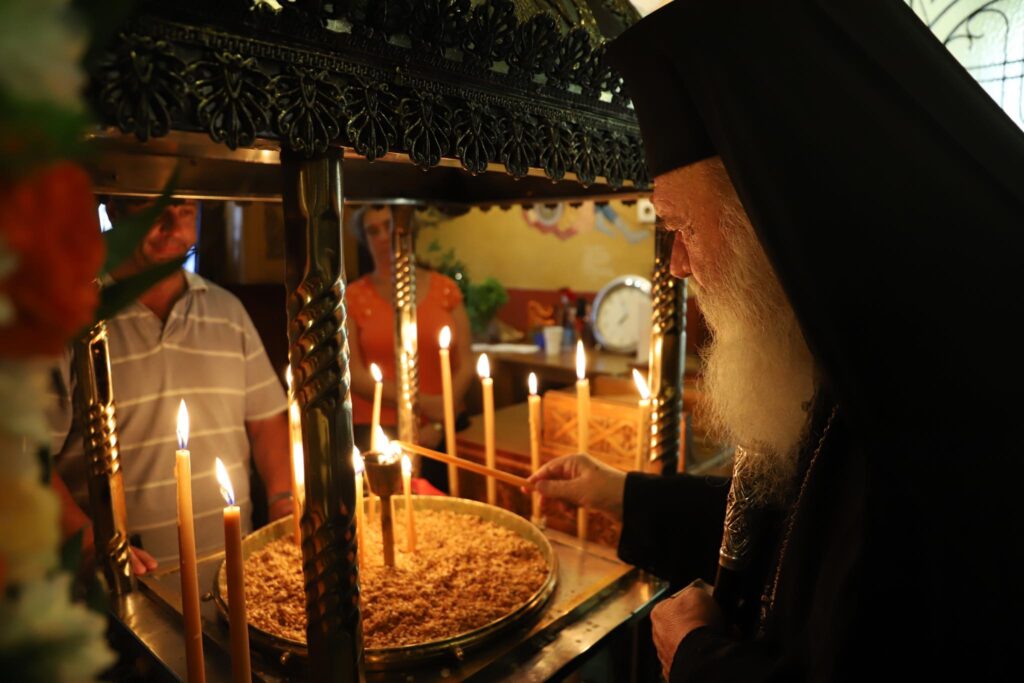 Στον Ι.Ν. Υψώσεως Τιμίου Σταυρού Κυψέλης ο Αρχιεπίσκοπος