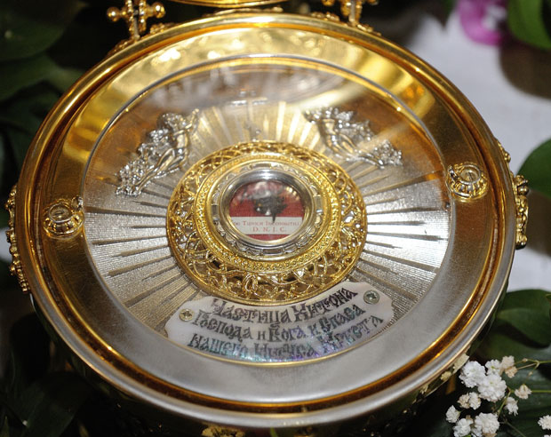 Хитон Господњи у Николајевској цркви у Земуну