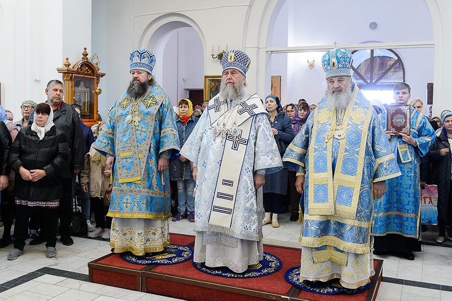 В день памяти новомучеников и исповедников Казахстанских митрополит Астанайский Александр совершил Литургию в главном храме Павлодарской епархии