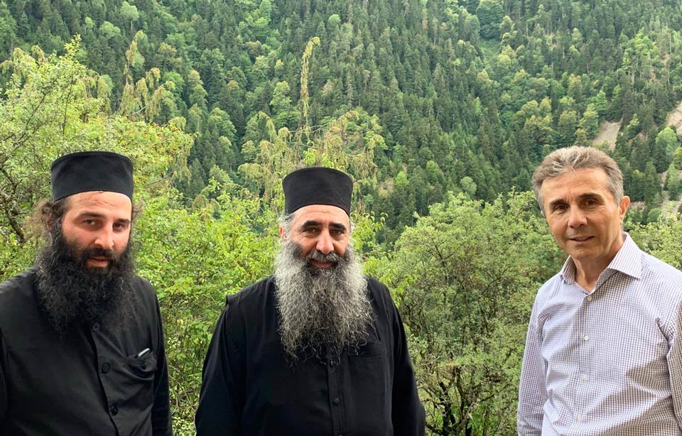 ბიძინა ივანიშვილმა ახალციხისა და ტაო-კლარჯეთის მიტროპოლიტ თეოდორესთან ერთად აბასთუმანში თამარის ციხე დაათვალიერა