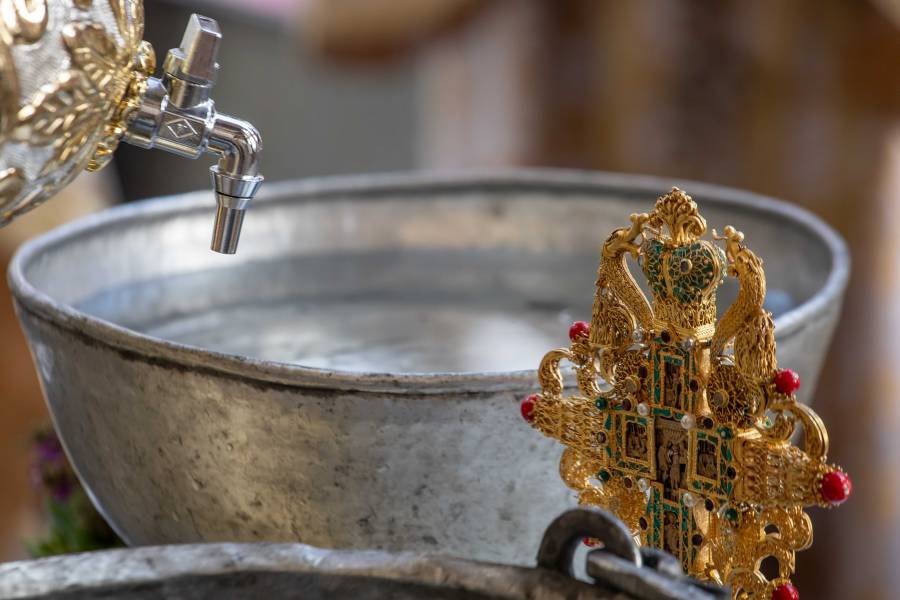 Водосвет за успешна учебна година беше отслужен на Кръстовден в православните храмове