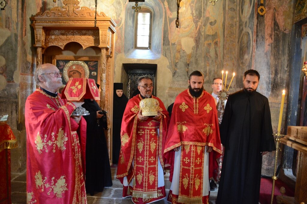 Владика Јован богослужио у манастиру Каленићу