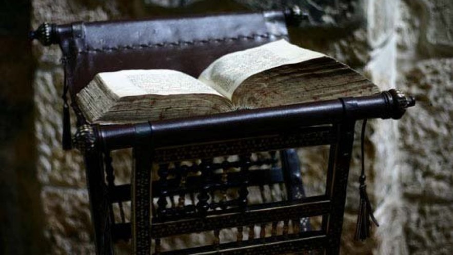 ЧУДА СВЕТОГ КРАЉА СТЕФАНА ДЕЧАНСКОГ: Крај његовог кивота у Дечанима моле се људи свих вероисповести