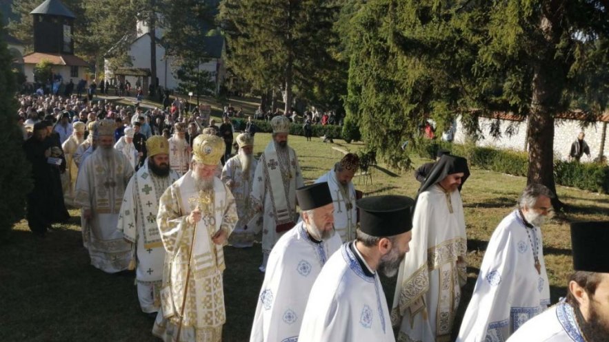 У Манастиру Ћелије освећен троолтарни заветни Храм оца Јустина Ћелијског