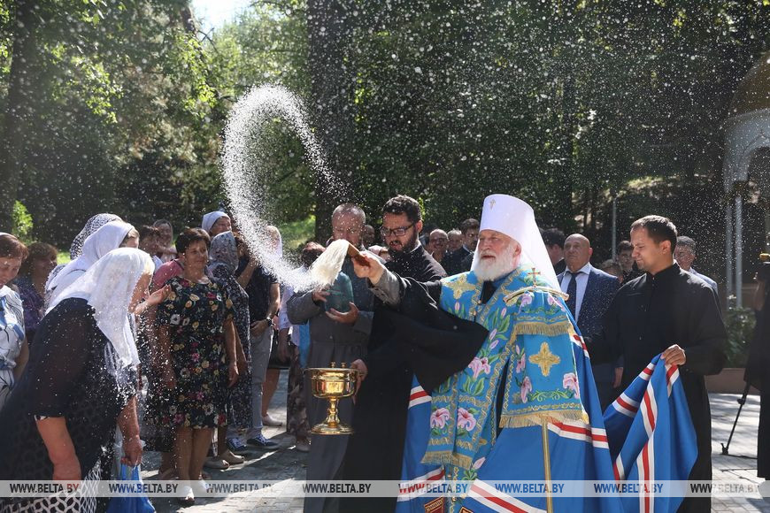 Miraculous spring consecrated in Belarusian village on feast of Dormition