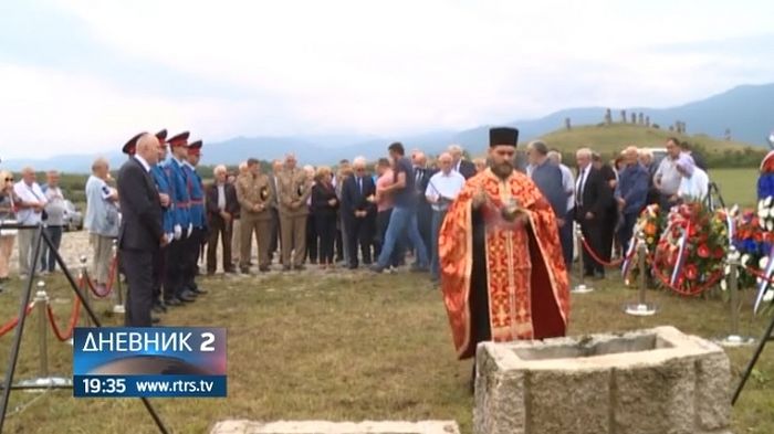 СРБИ ОГОРЧЕНИ ЗБОГ ЗАБРАНЕ ОБИЉЕЖАВАЊА ПОКОЉА У ГАРАВИЦАМА