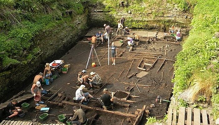 У Великом Новгороду пронађен крст из 12. века