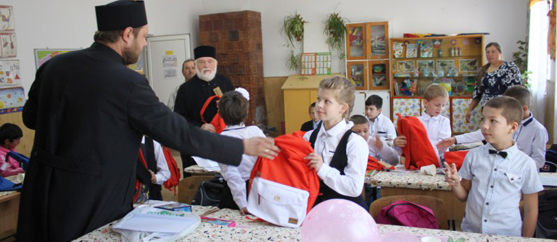 Romanian diocese donates school supplies for more than 4,000 needy children