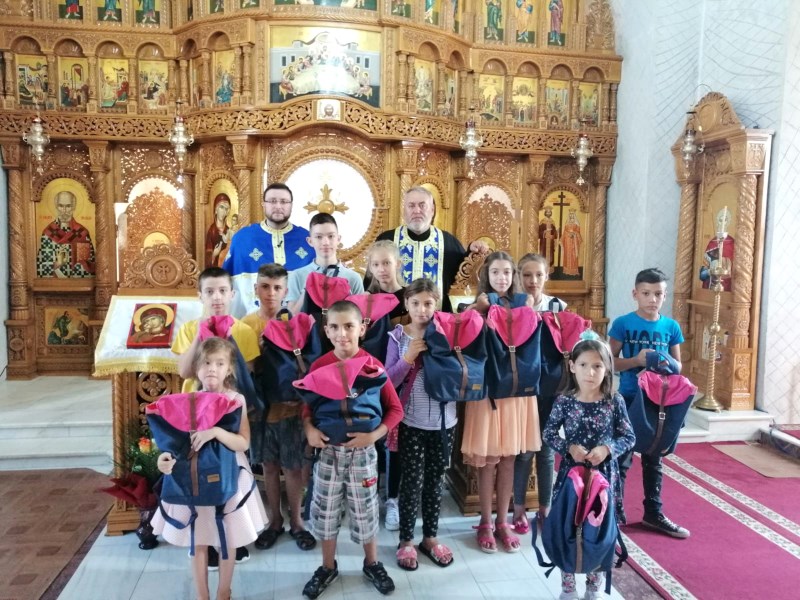 Dioqeza Rumune dhuron mjete shkollore për më shumë se 4000 fëmijë në nevojë në Rumani