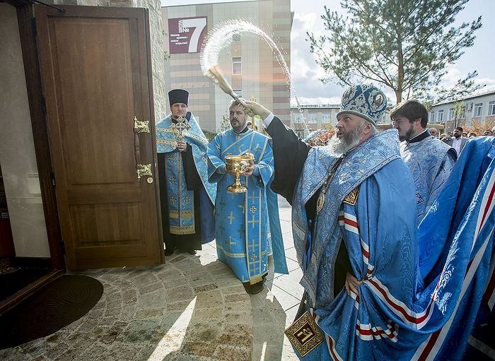 В Кемерове на месте снесенного после пожара торгового центра «Зимняя вишня» освящена часовня