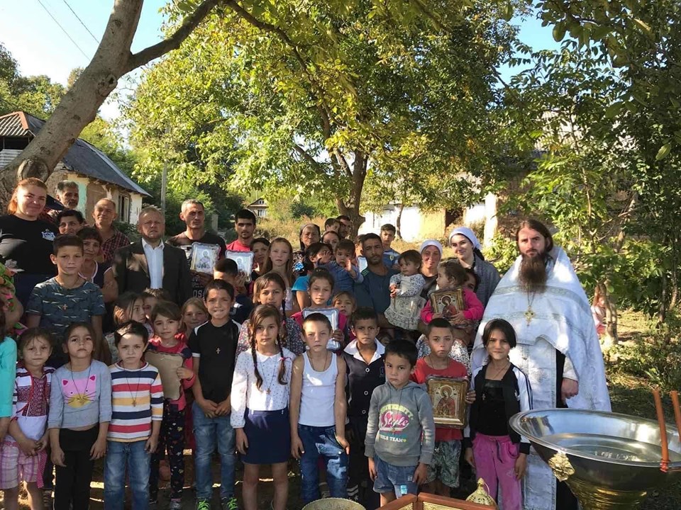 Mass Baptism of Gypsy children celebrated in Ukraine