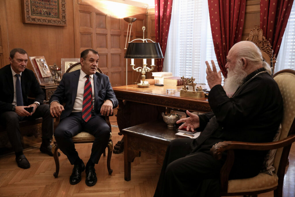 Στον Αρχιεπ. Αθηνών ο υπουργός Άμυνας