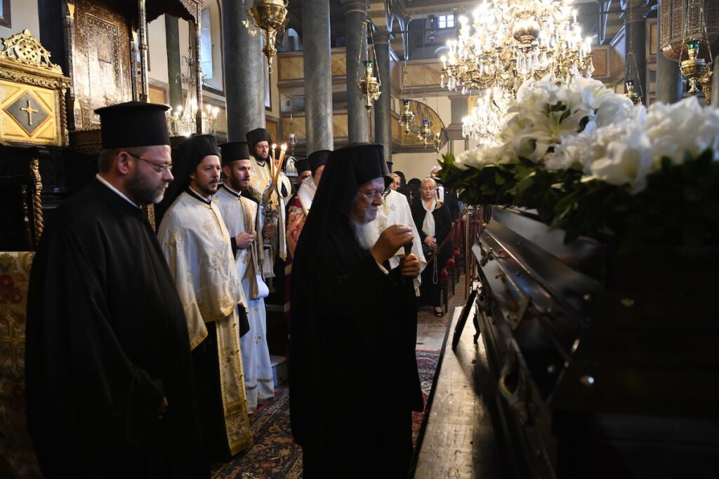 O Oικ.Πατριάρχης στην κηδεία του αειμνήστου Άρχοντος πρώην Λαμπαδαρίου