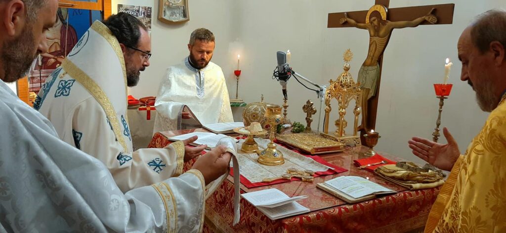 Mitropoliti i Elbasanit, Shpatit dhe Librazhdit imzot Andoni këtë të dielë Liturgjin Hyjnore e zhvilloj në famullinë e Shën Athanasit, Elbasan. Bashk meshuan At Gjergji Trebicka, At Petro Halili dhe dhjakon Spiro Peci.