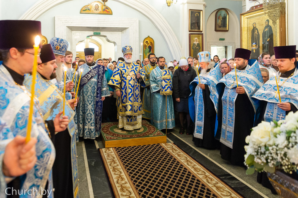 В канун праздника Рождества Пресвятой Богородицы митрополит Павел совершил всенощное бдение в Свято-Духовом кафедральном соборе города Минска