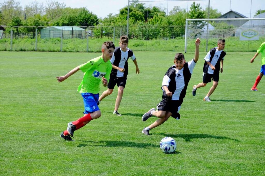 Ministerul Tineretului și Ministerul Educației promovează sportul în rândul elevilor. Ce competiţii organizează Biserica