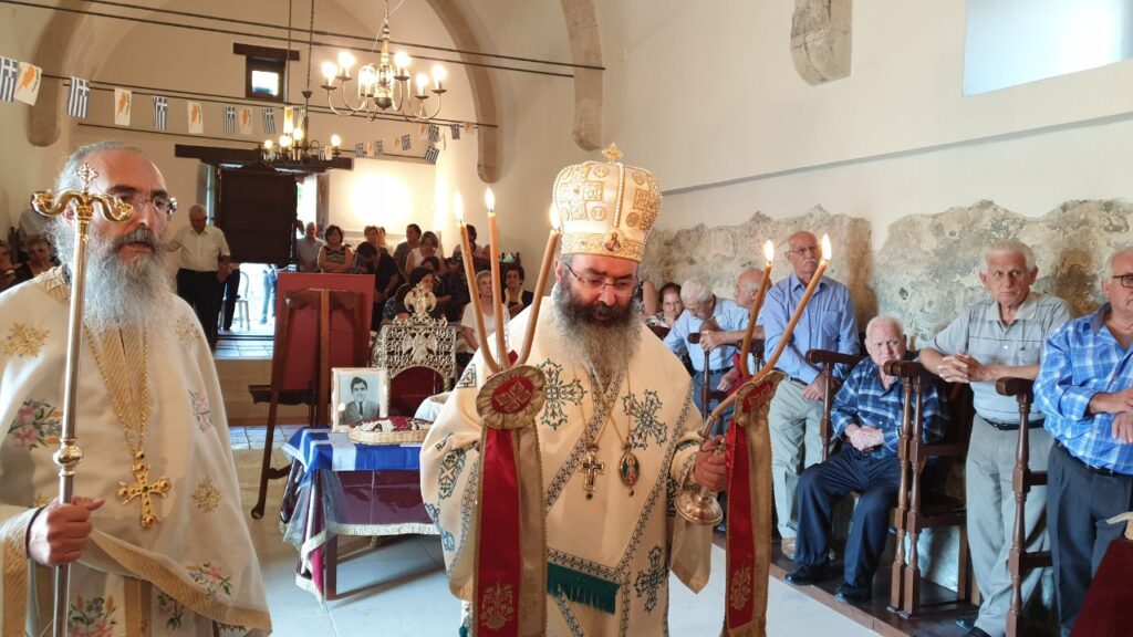 Ο Επίσκοπος Αμαθούντος στο παρεκκλήσιο του Αρχαγγέλου Μιχαήλ της κοινότητας Διερώνας