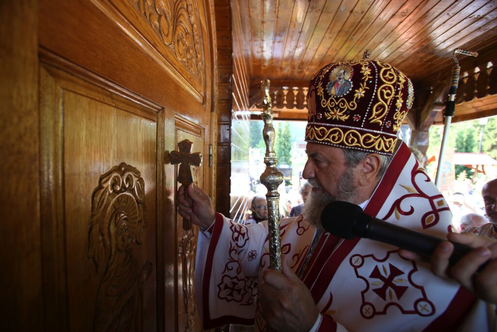 A fost sfințit Schitul din Breaza, construit în amintirea a trei lăcaşuri de cult distruse de generalul Bukow