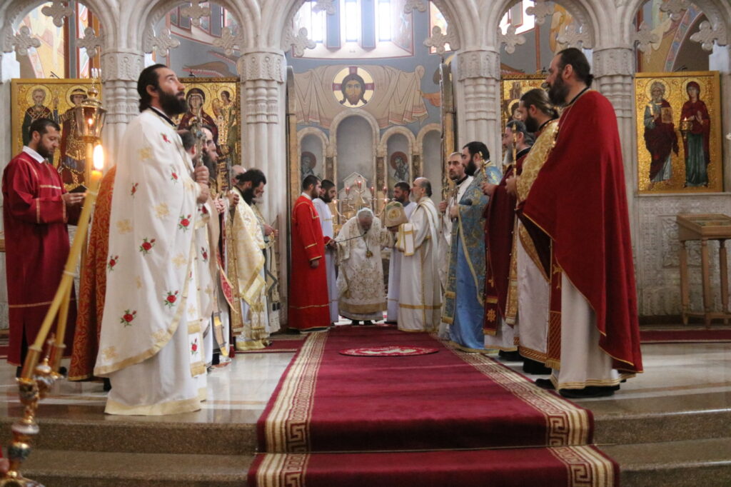 Ο Θεός να ευλογεί το έθνος μας