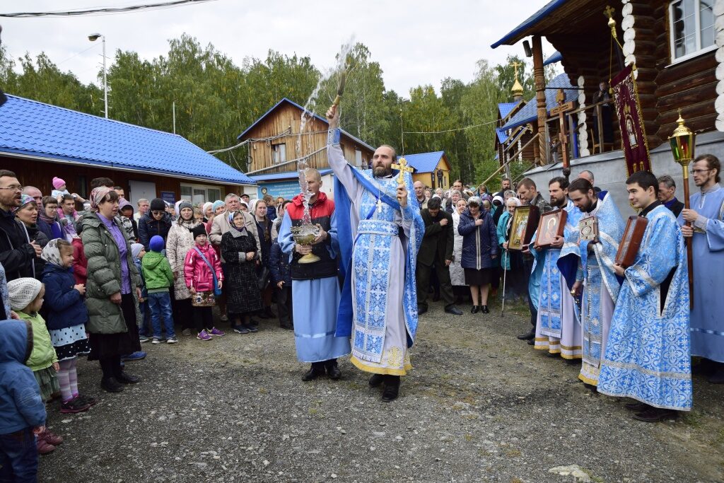 Прихожане храма в честь Владимирской иконы Пресвятой Богородицы на Семи Ключах отметили престольный праздник