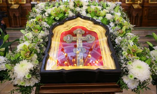 До 21 сентября в Никольском соборе Нижнего Новгорода пребывает крест-мощевик из Свято-Успенской Саровской пустыни