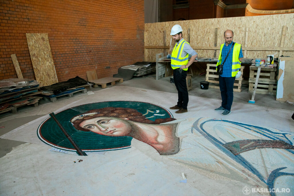 În Catedrala Națională a fost montată icoana în mozaic a Arhanghelului Gavriil