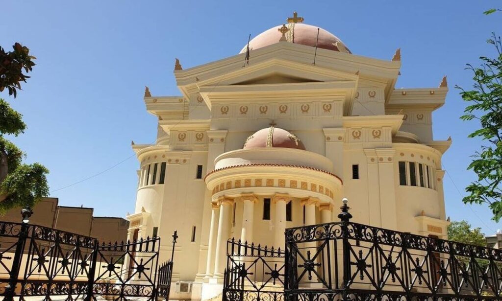Ιστορικές στιγμές στο Κάιρο- Ηχούν χαρμόσυνα οι καμπάνες του Ιερού Ναού των Αγίων Κωνσταντίνου και Ελένης (βίντεο)