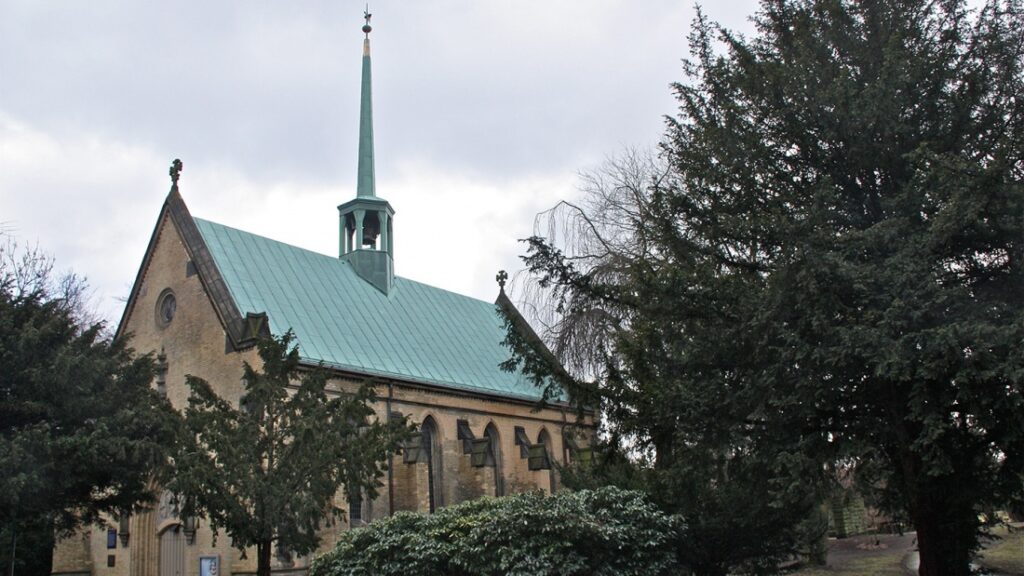 Специален подарък от Българското библейско дружество за Българската църковна община в Хамбург