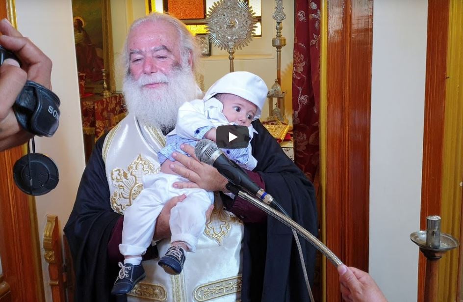 Ο Πατριάρχης Αλεξανδρείας στη Βάπτιση του νεοφώτιστου Πέτρου