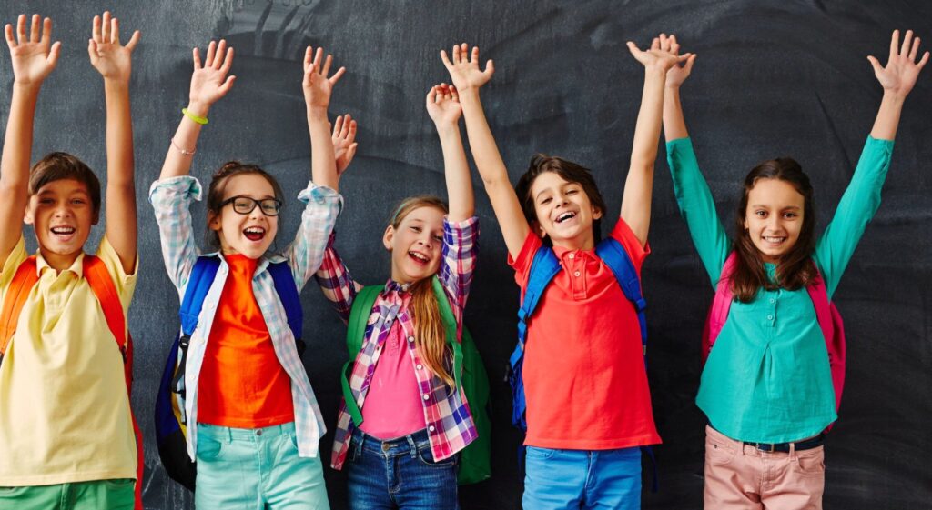 20 de elevi hunedoreni vor beneficia de bursa de studiu „Părintele Arsenie Boca”