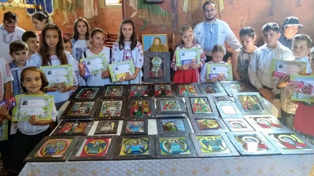 La Tărlungeni a fost prezentată o expoziție de icoane pictate de copiii din parohie