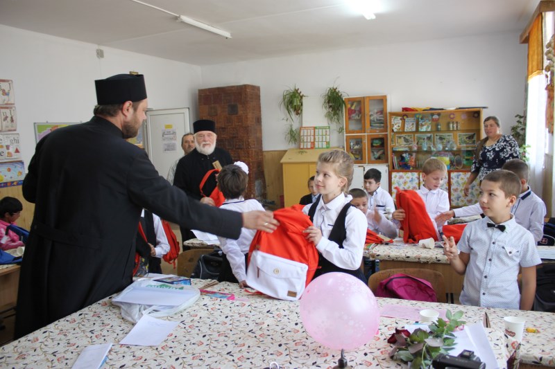 Σχολικά είδη για χιλιάδες παιδιά από την Εκκλησία της Ρουμανίας