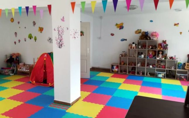 Un preot din Botoşani a deschis o grădiniţă socială în curtea bisericii