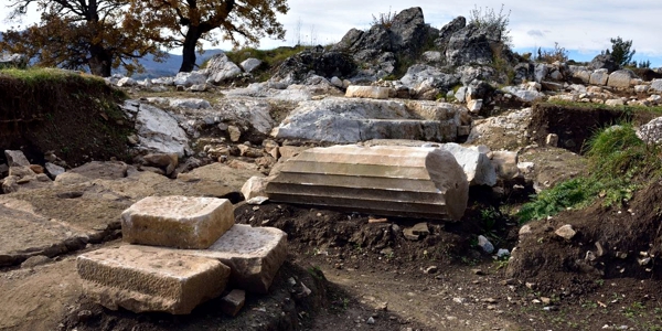 Καστρί Γρεβενών: Η αρχαία ελληνική πόλη που βρέθηκε στα σύννεφα