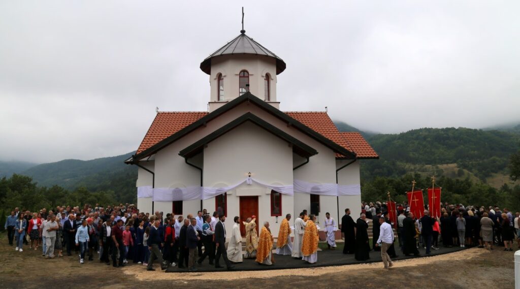 Митрополит Хризостом осветио храм у Соколовићима