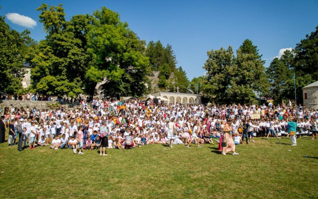 Будимо као дјеца