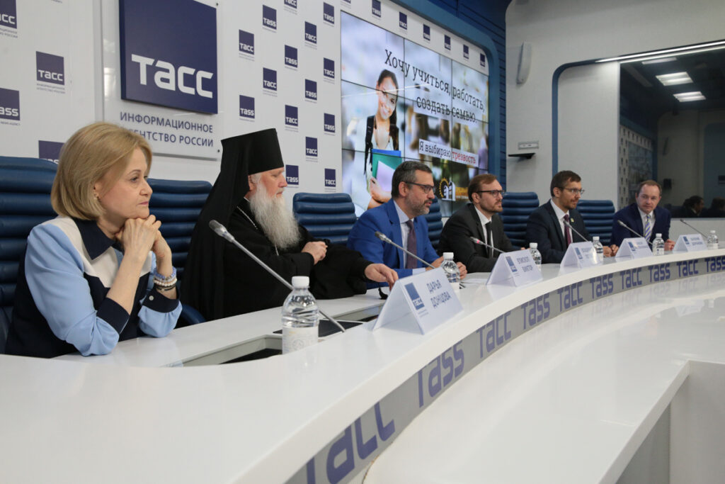 В.Р. Легойда: «Алкоголь — это оружие, которое человек направляет против самого себя»