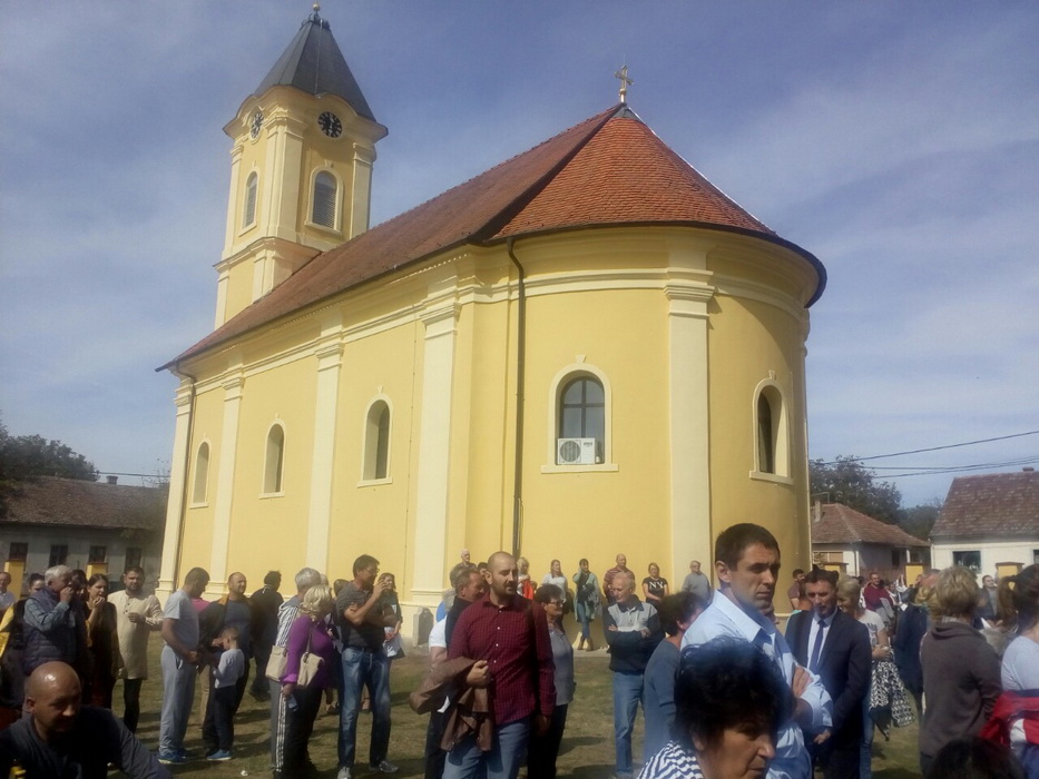 Освећена црква Свете Петке у Шидским Бановцима