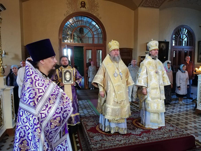 В праздник Усекновения главы Предтечи Господня Иоанна митрополит Александр совершил Литургию в Пюхтицком ставропигиальном монастыре